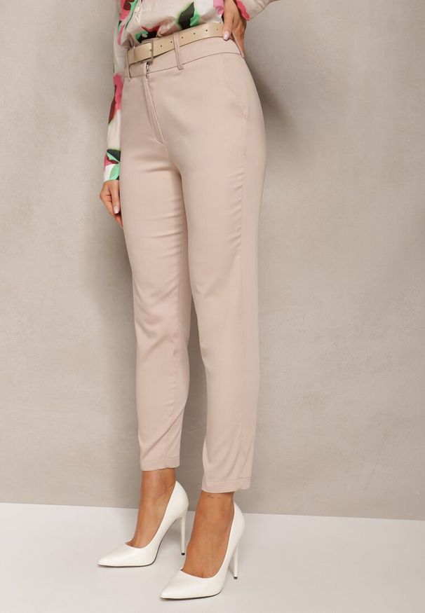 Renee - Beżowe Spodnie o Fasonie Cygaretek High Waist Orangia. Okazja: na spotkanie biznesowe, do pracy. Stan: podwyższony. Kolor: beżowy. Styl: biznesowy, klasyczny, elegancki