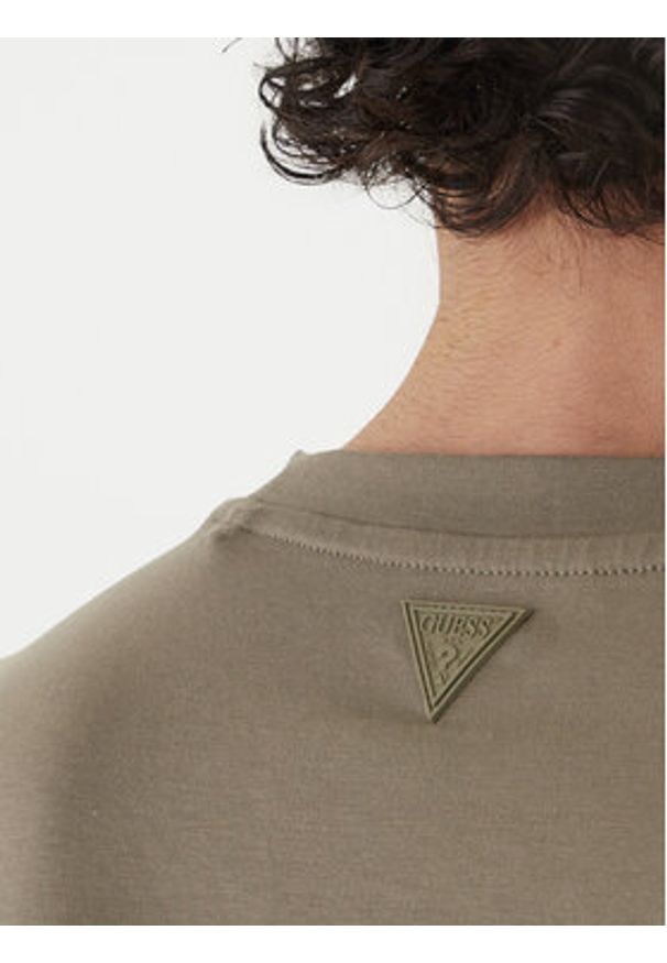 Guess T-Shirt Z2YI11 J1314 Khaki Regular Fit. Kolor: brązowy. Materiał: bawełna
