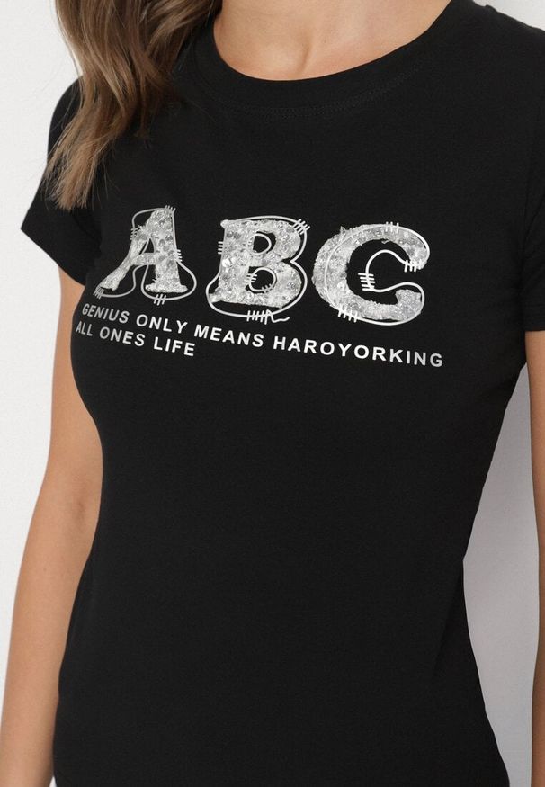 Born2be - Czarny T-shirt Bawełniany z Naszywką i Cekinami Olisaria. Okazja: na co dzień. Kolor: czarny. Materiał: bawełna. Wzór: aplikacja. Styl: casual, klasyczny