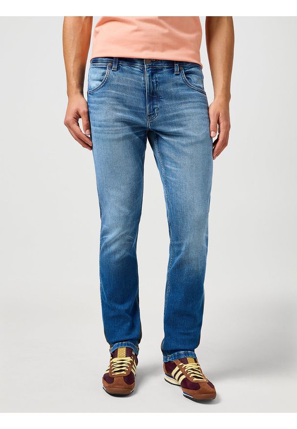 Wrangler - WRANGLER MĘSKIE SPODNIE JEANSOWE WRANGLER GREENSBORO MID AUTHENTIC WASH 112362443