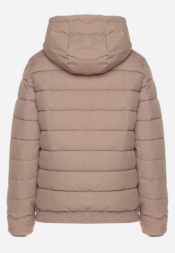 Born2be - Ciemnobeżowa Pikowana Kurtka ze Ściągaczem w Pasie i Odpinanym Kapturem Valentissa. Okazja: na co dzień. Kolor: beżowy. Materiał: jeans. Styl: klasyczny, casual