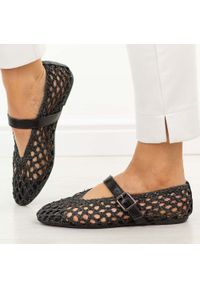 Czarne przewiewne baleriny damskie T.Sokolski 137. Okazja: na co dzień. Nosek buta: okrągły. Zapięcie: pasek. Kolor: czarny. Materiał: jeans, skóra, materiał. Sezon: wiosna, lato. Obcas: na płaskiej podeszwie. Styl: casual, elegancki #1