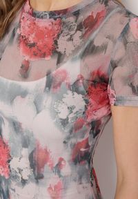 Born2be - Różowa Prześwitująca Sukienka z Krótkim Rękawem i Nadrukiem Baham. Okazja: na co dzień. Kolor: różowy. Materiał: wiskoza. Długość rękawa: krótki rękaw. Wzór: nadruk. Typ sukienki: proste. Styl: casual, elegancki #4