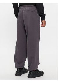 Calvin Klein Jeans Spodnie dresowe Monologo J30J324953 Szary Relaxed Fit. Kolor: szary. Materiał: bawełna