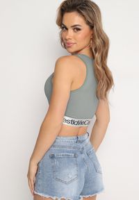 Born2be - Ciemnozielony Biustonosz Top Sportowy Prążkowany z Ozdobną Gumą Fanelli. Kolor: zielony. Materiał: prążkowany, guma. Styl: sportowy