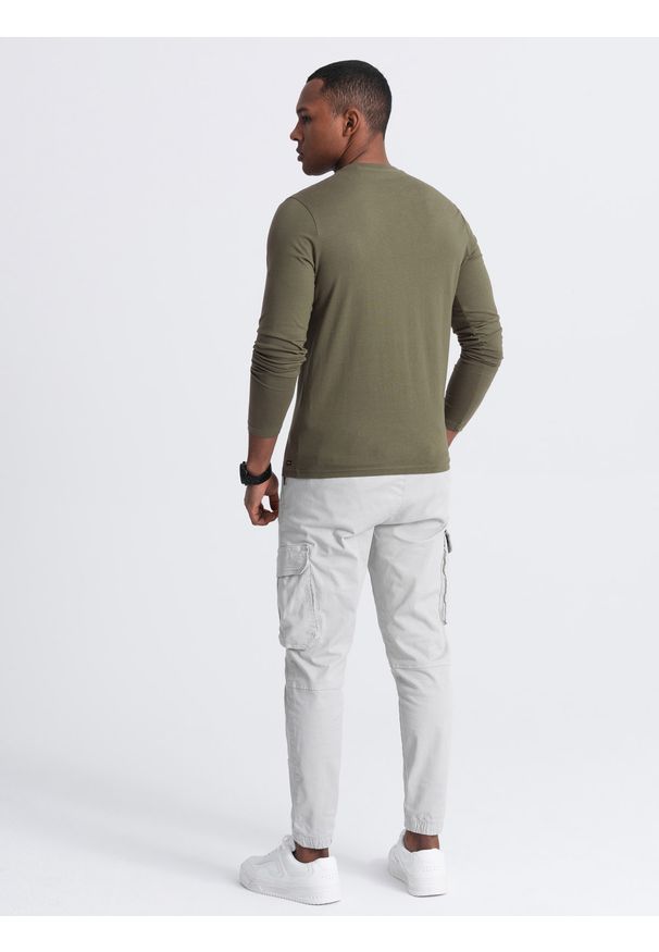 Ombre Clothing - Bawełniany longsleeve męski z guzikami przy dekolcie - ciemnooliwkowy V1 OM-LSCL-0107 - XXL. Okazja: na co dzień. Kolor: oliwkowy. Materiał: bawełna. Długość rękawa: długi rękaw. Wzór: aplikacja. Styl: klasyczny, casual