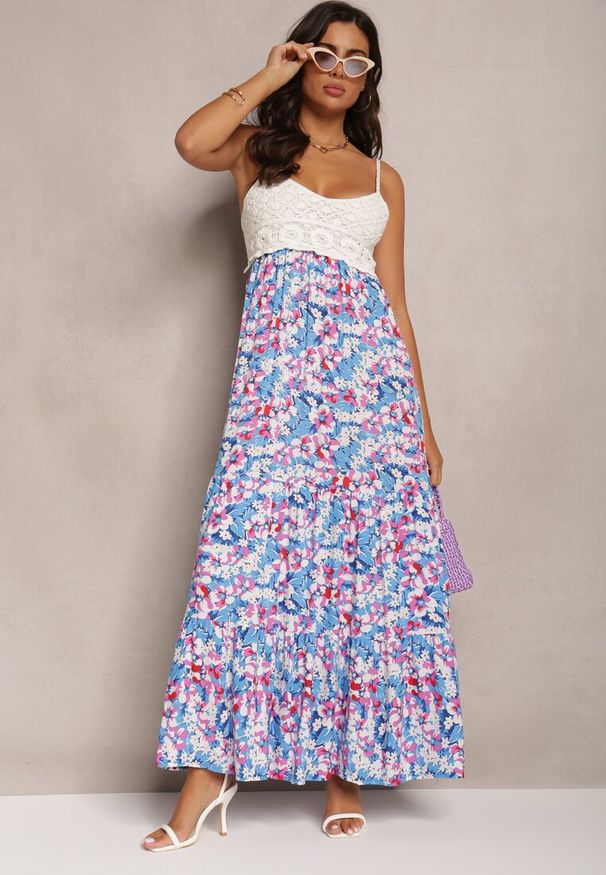 Renee - Niebieska Wiskozowa Sukienka Maxi o Rozkloszowanym kroju na Cienkich Ramiączkach w Kwiaty Netela. Kolor: niebieski. Materiał: wiskoza. Długość rękawa: na ramiączkach. Wzór: kwiaty. Długość: maxi