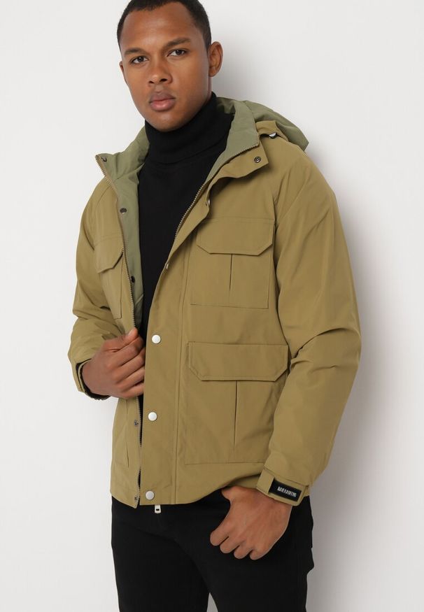 Born2be - Jasnozielona Kurtka Wiatrówka Pikowana z Ociepleniem i Odpinanym Kapturem Bralinae. Okazja: na co dzień. Kolor: zielony. Styl: casual