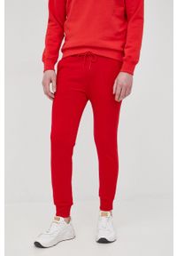 United Colors of Benetton spodnie męskie kolor czerwony gładkie. Kolor: czerwony. Materiał: dzianina. Wzór: gładki