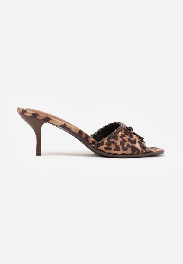 Renee - Panterkowe Klapki Peep Toe na Szpilce Zdobione Przeszyciami i Kokardką Charvienne. Okazja: na co dzień. Nosek buta: otwarty. Wzór: aplikacja. Sezon: lato. Obcas: na szpilce. Styl: elegancki, casual, retro