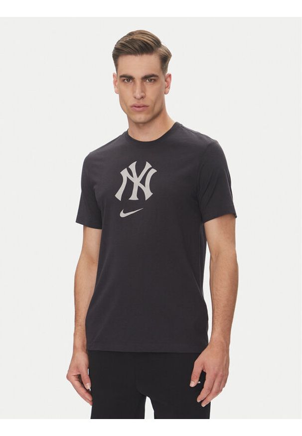 Nike T-Shirt 034J-4FA-NK-L84 Granatowy Regular Fit. Kolor: niebieski. Materiał: bawełna