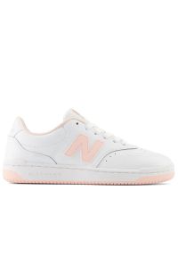 Buty New Balance BBW80WPK - białe. Okazja: na co dzień. Kolor: biały. Materiał: materiał, skóra, syntetyk, guma. Szerokość cholewki: normalna. Sport: koszykówka, turystyka piesza
