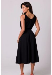 BeWear - Rozkloszowana spódnica z wysokim stanem i kieszeniami czarna. Stan: podwyższony. Kolor: czarny. Styl: elegancki #4