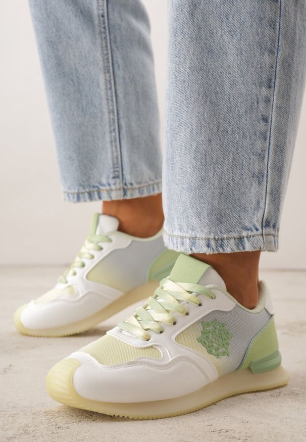 Born2be - Żółte Casualowe Sneakersy z Ozdobnymi Przeszyciami Chlylee. Okazja: na co dzień. Kolor: żółty. Materiał: jeans. Sport: fitness, turystyka piesza