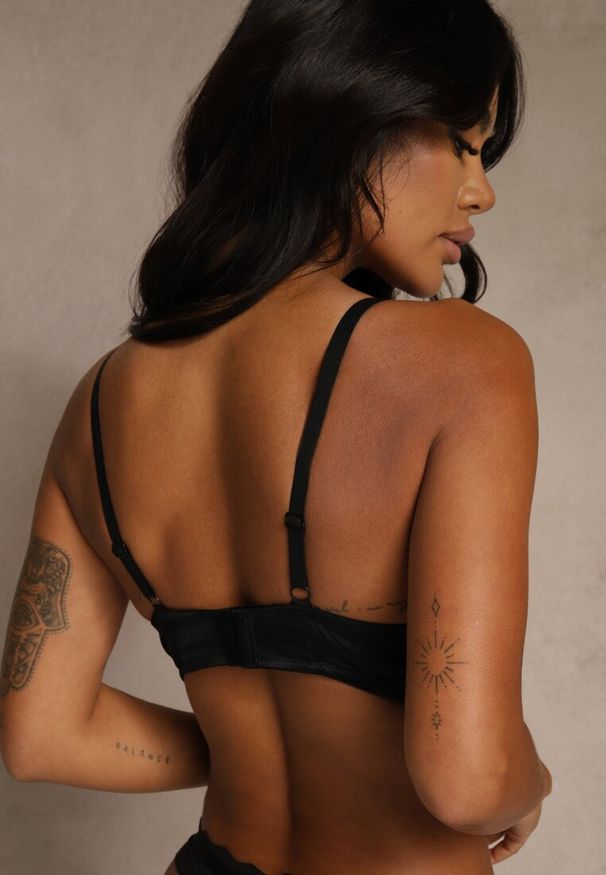 Renee - Czarny Biustonosz Zdobiony Koronką i Kokardami Morgavia. Kolor: czarny. Materiał: koronka. Wzór: koronka, aplikacja