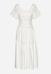 Born2be - Biała Sukienka Rozkloszowana z Wiskozy z Kwadratowym Dekoltem i Drapowaniem Napessia. Okazja: na co dzień. Typ kołnierza: dekolt kwadratowy. Kolor: biały. Materiał: wiskoza. Styl: elegancki, casual, klasyczny #3