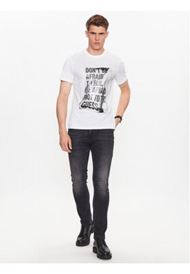 Guess T-Shirt M3YI06 I3Z14 Biały Slim Fit. Kolor: biały. Materiał: bawełna