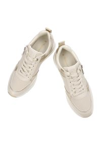 Beżowe Sneakersy Tamaris Modne Obuwie Damskie Na Koturnie. Okazja: na co dzień. Zapięcie: sznurówki. Kolor: beżowy. Materiał: materiał. Szerokość cholewki: normalna. Obcas: na koturnie. Styl: casual
