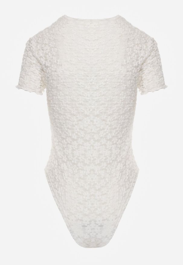 Born2be - Białe Dopasowane Body Koronkowe z Krótkim Rękawem Mirarina. Okazja: na co dzień. Kolor: biały. Materiał: koronka. Długość rękawa: krótki rękaw. Długość: krótkie. Wzór: koronka. Styl: casual, klasyczny, elegancki