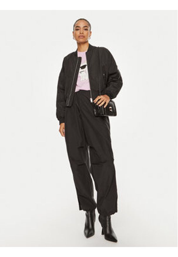 Karl Lagerfeld Jeans Kurtka bomber 240J1501 Czarny Relaxed Fit. Kolor: czarny. Materiał: syntetyk