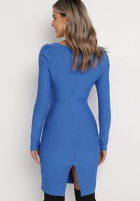 Born2be - Niebieska Sukienka Dopasowana z Perłami i Długim Rękawem Juhisa. Typ kołnierza: dekolt kwadratowy. Kolor: niebieski. Długość rękawa: długi rękaw. Typ sukienki: dopasowane. Długość: mini #4