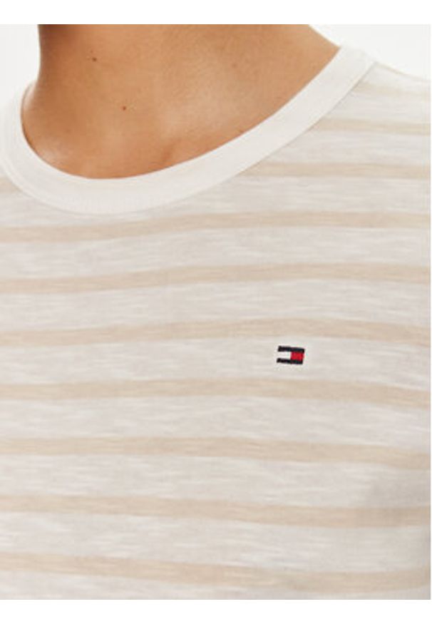 TOMMY HILFIGER - Tommy Hilfiger T-Shirt 1985 WW0WW37857 Beżowy Slim Fit. Kolor: beżowy. Materiał: bawełna