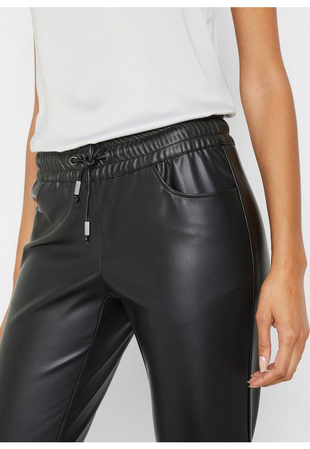 bonprix - Spodnie z gumką w talii, z imitacji skóry. Kolor: czarny. Materiał: skóra
