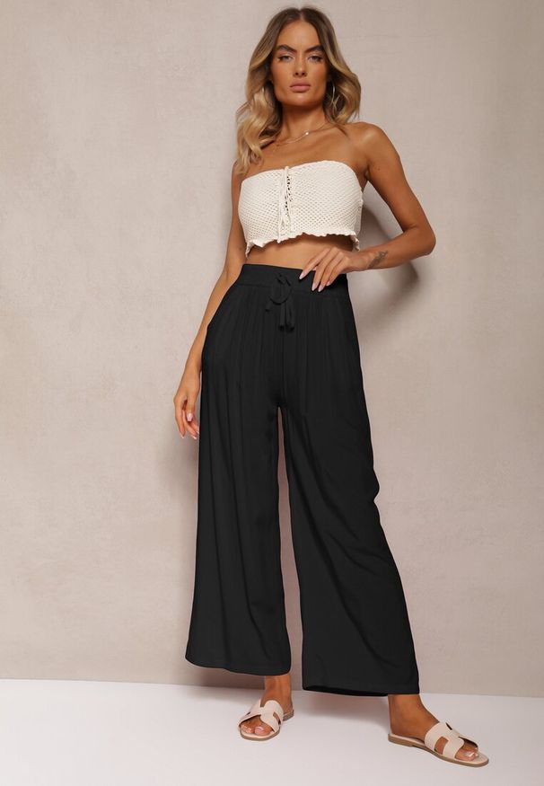 Renee - Czarne Spodnie z Bawełny o Kroju Alladynek High Waist Wykończone Gumką w Talii Rissalis. Okazja: na co dzień, na spotkanie biznesowe, na randkę. Stan: podwyższony. Kolor: czarny. Materiał: bawełna. Sezon: lato. Styl: wizytowy, biznesowy, elegancki, casual