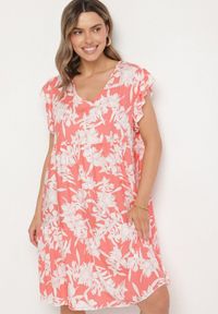 Born2be - Różowa Bawełniana Sukienka o Rozkloszowanym Kroju w Kwiaty Libella. Okazja: na co dzień, do pracy. Kolor: różowy. Materiał: bawełna. Wzór: kwiaty. Typ sukienki: rozkloszowane, proste. Styl: casual, elegancki #2