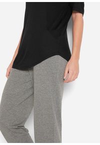 bonprix - Długi shirt z miękkiej wiskozy (2 szt.). Typ kołnierza: dekolt w serek. Kolor: czarny. Materiał: wiskoza. Długość: długie #2