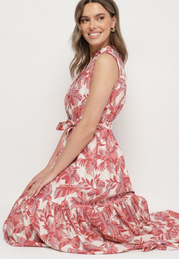 Born2be - Różowa Rozkloszowana Sukienka Bez Rękawów z Wiskozy z Wiązanym Paskiem Reviosae. Okazja: na co dzień. Typ kołnierza: dekolt w serek. Kolor: różowy. Materiał: wiskoza. Długość rękawa: bez rękawów. Typ sukienki: rozkloszowane. Styl: casual, klasyczny