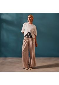 Adidas - adidas Spodnie dresowe Essentials 3-Stripes JC8168 Beżowy Loose Fit. Kolor: beżowy. Materiał: syntetyk #5