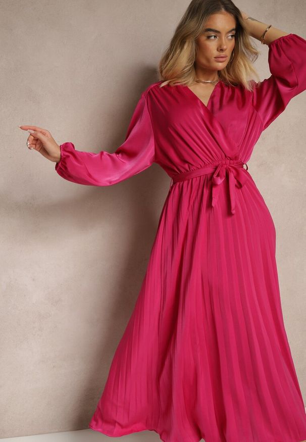 Renee - Fuksjowa Maxi Sukienka z Plisowanym Dołem i Kopertowym Dekoltem Basila. Kolor: różowy. Typ sukienki: kopertowe. Długość: maxi