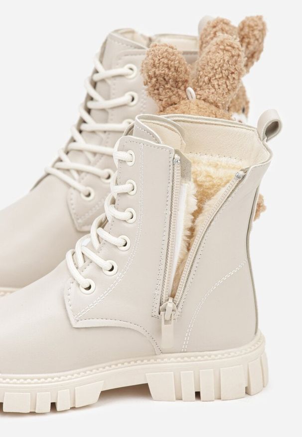 Born2be - Beżowe Botki Workery Ozdobione Królikiem 3D Retisa. Okazja: na co dzień. Kolor: beżowy. Materiał: jeans. Wzór: aplikacja. Styl: casual, elegancki