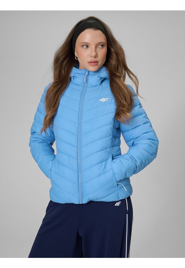 4f - 4F Kurtka z wypełnieniem syntetycznym damska - niebieska M. Okazja: na co dzień. Typ kołnierza: kołnierzyk stójkowy. Kolor: niebieski. Materiał: syntetyk. Styl: casual, sportowy