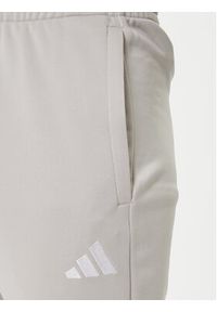 Adidas - adidas Dres Basic 3-Stripes JX5519 Beżowy Regular Fit. Kolor: beżowy. Materiał: syntetyk #6