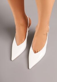 Renee - Białe Lakierowane Sandały na Szpilce Typu Slingback Addoxie. Okazja: na co dzień, na spacer. Kolor: biały. Materiał: lakier. Obcas: na szpilce. Styl: casual, elegancki. Wysokość obcasa: średni #5