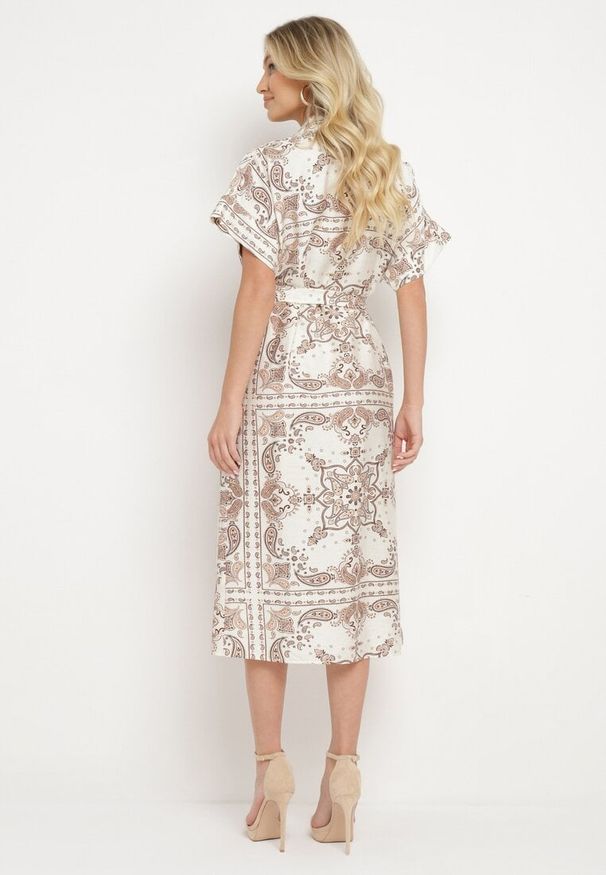 Born2be - Jasnobeżowa Sukienka Wiskozowa o Koszulowym Kroju z Gumką w Talii i Materiałowym Paskiem Brelefia. Typ kołnierza: dekolt w kształcie V. Kolor: beżowy. Materiał: wiskoza, materiał. Długość rękawa: krótki rękaw. Typ sukienki: koszulowe. Styl: elegancki