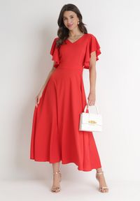Born2be - Czerwona Rozkloszowana Sukienka Zdobiona Falbanami Emilienne. Okazja: na spacer, na randkę. Kolor: czerwony. Materiał: jeans, tkanina. Wzór: gładki, jednolity, aplikacja. Typ sukienki: rozkloszowane. Styl: klasyczny, elegancki, wizytowy. Długość: maxi