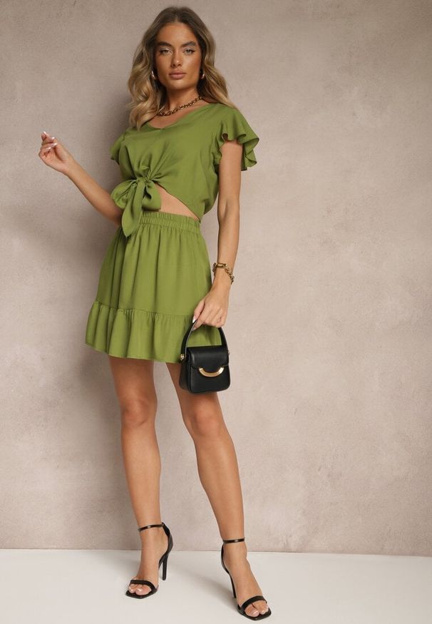 Renee - Zielony Wiskozowy Komplet Bluzka z Wiązaniem i Rozkloszowana Spódnica Redulise. Kolor: zielony. Materiał: wiskoza. Wzór: aplikacja