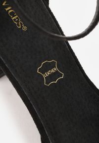 Renee - Czarne Czółenka Vices na Brokatowym Słupku z Wkładką ze Skóry Naturalnej Seathra. Okazja: na imprezę, do pracy, na spotkanie biznesowe. Zapięcie: sprzączka. Kolor: czarny. Materiał: skóra. Obcas: na słupku. Styl: biznesowy, elegancki. Wysokość obcasa: średni #9