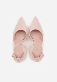 Renee - Różowe Czółenka z Imitacji Zamszu na Słupkowym Obcasie ze Szpiczastym Noskiem Hadina. Okazja: na randkę. Nosek buta: szpiczasty. Zapięcie: pasek. Kolor: różowy. Materiał: zamsz. Obcas: na obcasie. Wysokość obcasa: średni #5