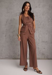 Renee - Brązowy Garniturowy Komplet z Bawełną Spodnie Wide Leg i Kamizelka Utility Aloane. Kolor: brązowy. Materiał: bawełna #1