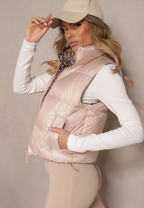 Renee - Ciemnobeżowa Kamizelka Dwustronna z Pikowanymi Przeszyciami i Ściągaczami Miterta. Okazja: na co dzień. Kolor: beżowy. Materiał: jeans. Wzór: gładki. Styl: casual