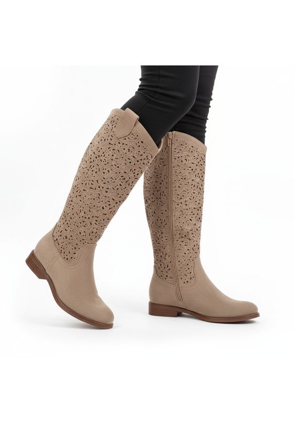 Kozaki damskie S.Barski, ażurowa cholewka do kolana zamek z boku niski obcas lekka podeszwa styl codzienny, beżowe, HY61-8023. Okazja: na co dzień. Zapięcie: zamek. Kolor: beżowy. Szerokość cholewki: normalna. Wzór: ażurowy. Obcas: na obcasie. Styl: casual. Wysokość obcasa: niski