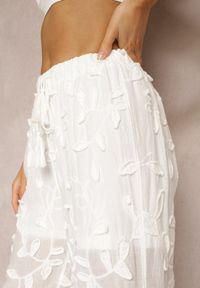 Renee - Białe Spodnie High Waist o Ażurowym Wykończeniu z Gumką w Talii Gralefia. Stan: podwyższony. Kolor: biały. Wzór: ażurowy
