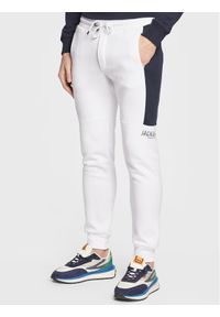 Jack & Jones - Jack&Jones Spodnie dresowe Will 12219927 Biały Regular Fit. Kolor: biały. Materiał: bawełna, dresówka