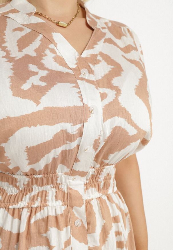 Born2be - Beżowa Wiskozowa Sukienka o Koszulowym Kroju z Gumką w Talii Mevolirae. Okazja: na spotkanie biznesowe, na spacer, do pracy. Typ kołnierza: dekolt w kształcie V. Kolekcja: plus size. Kolor: beżowy. Materiał: wiskoza. Typ sukienki: koszulowe. Styl: biznesowy