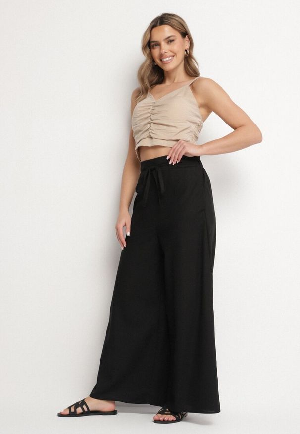 Born2be - Czarne Szerokie Spodnie z Bawełny z Wysokim Stanem z Troczkiem Nelseli. Okazja: na co dzień. Stan: podwyższony. Kolor: czarny. Materiał: bawełna. Styl: casual