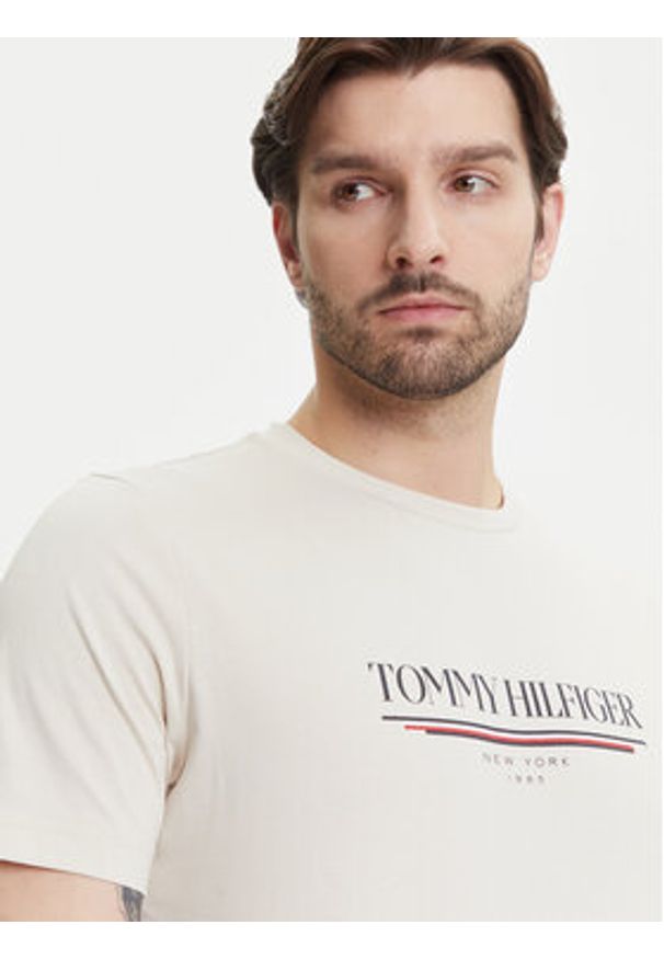 TOMMY HILFIGER - Tommy Hilfiger T-Shirt Brand Love MW0MW40324 Beżowy Regular Fit. Kolor: beżowy. Materiał: bawełna